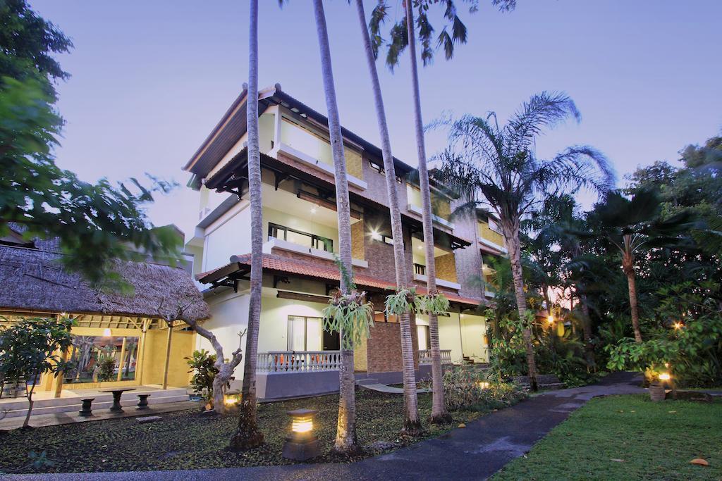The Taman Ayu Hotel Seminyak Exterior foto